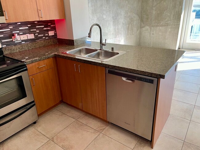 Building Photo - 1080 Park Blvd