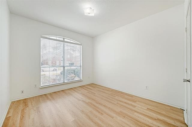 Building Photo - 13575 Valley Mills Dr