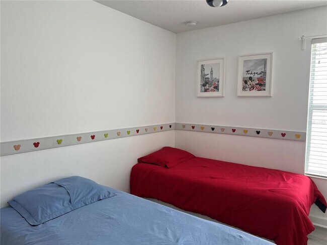 Building Photo - 4715 Sleepy Hollow Dr