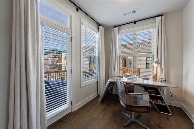 Building Photo - 4337 Parkside Pl