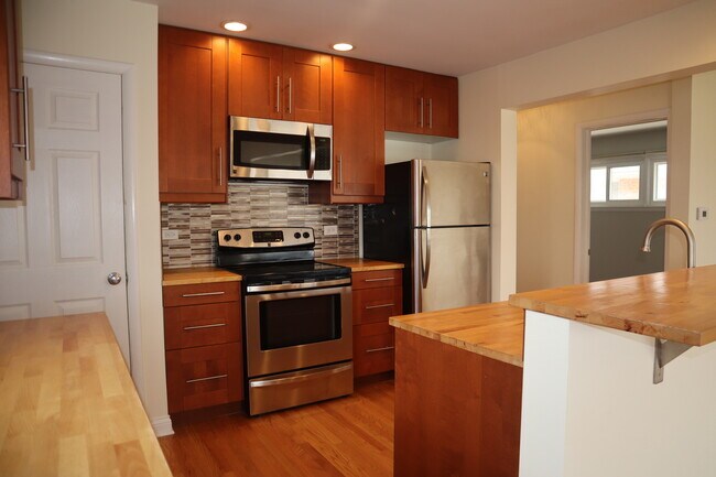 Building Photo - 3112 W 101st Pl