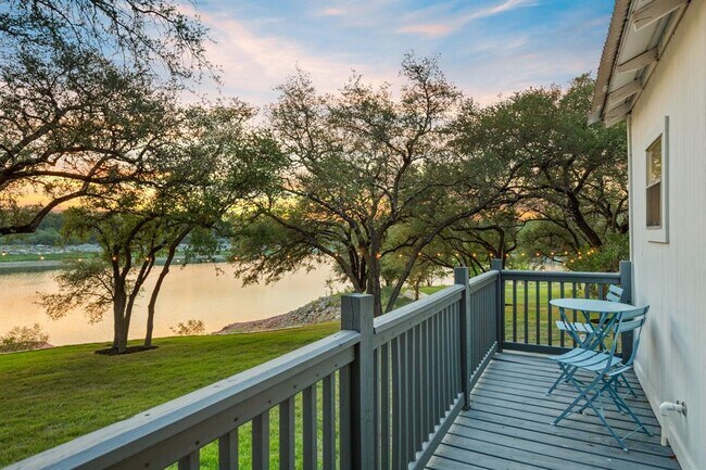 Building Photo - 1352 Lakeshore Dr