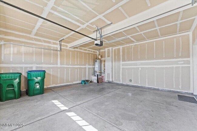 Building Photo - 1048 Big Rock Loop