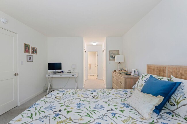 Building Photo - El Escorial Villa – East Beach Living at I...