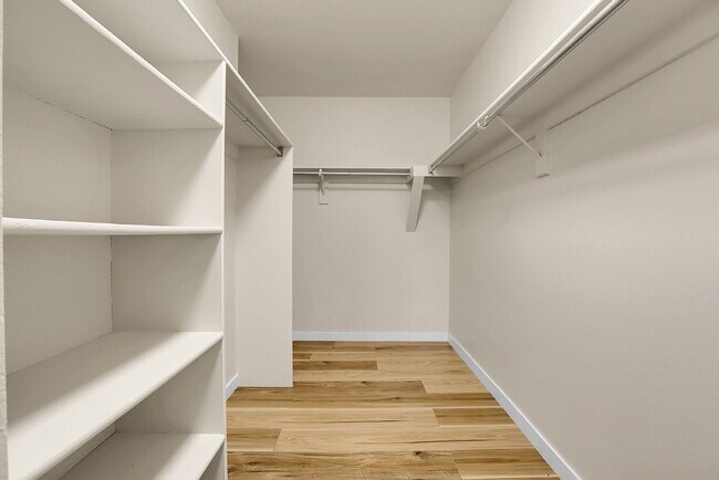 Building Photo - $1,995 - 2 Bed, 2 Bath Condo in Lakewood w...