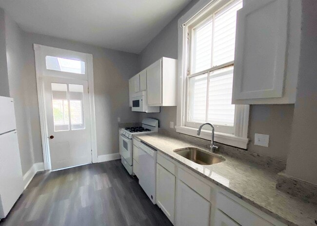 Building Photo - 114 W Nixon St