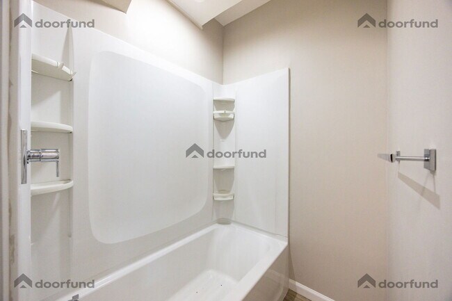 Building Photo - 3 Lyman St