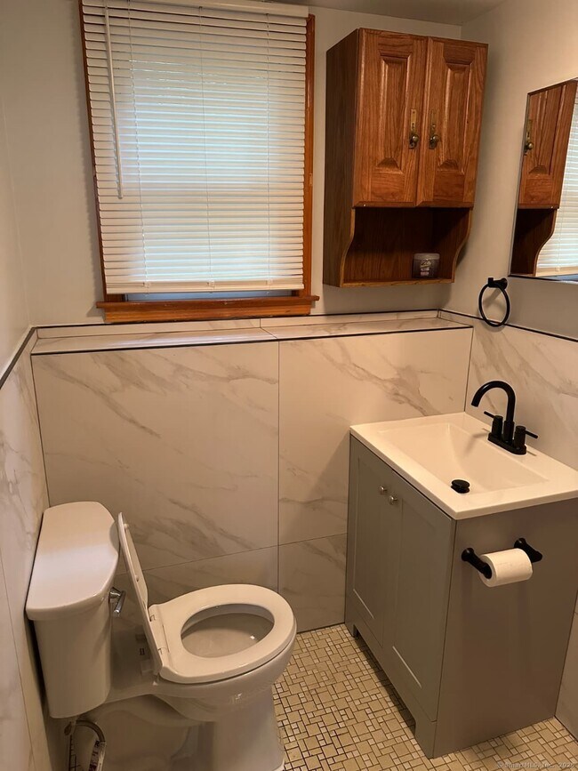 Building Photo - 45 Renshaw Rd