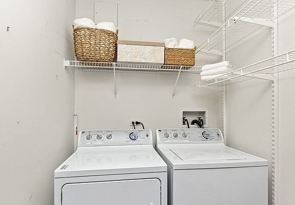Building Photo - "Spacious 1-Bedroom Retreat with Granite T...