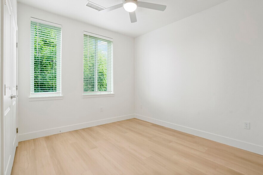 Building Photo - 2950 Hawthorn Ave