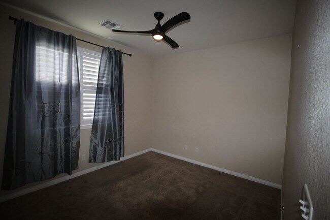 Building Photo - Spacious 4BR/3.5BA Home with Loft – Prime ...