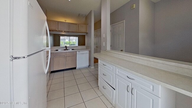 Building Photo - 12311 Kensington Lakes Dr