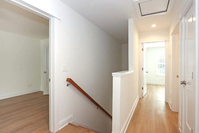 Building Photo - Luxury Townhouse in Sherrills Ford