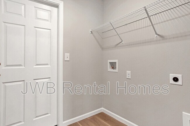 Building Photo - 9475 Valerie St