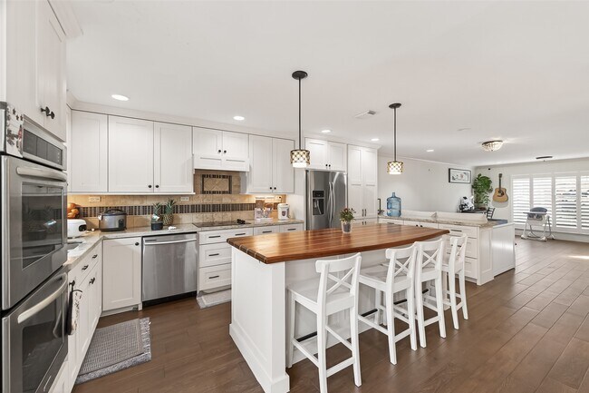 Building Photo - 12705 Huntingwick Dr