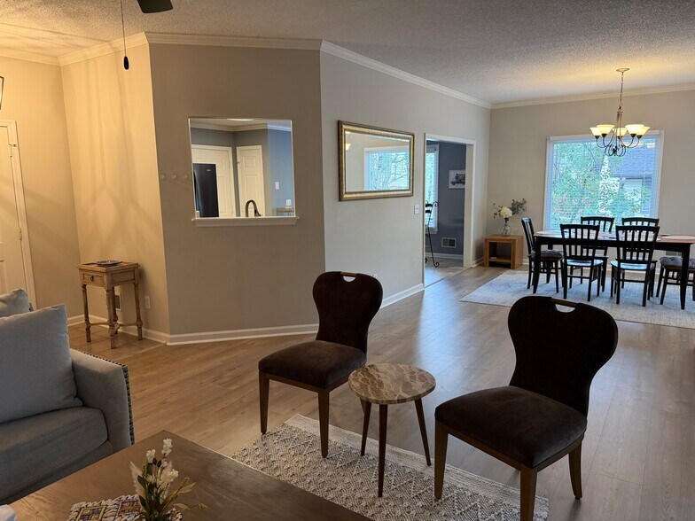 Building Photo - 105 Amick St