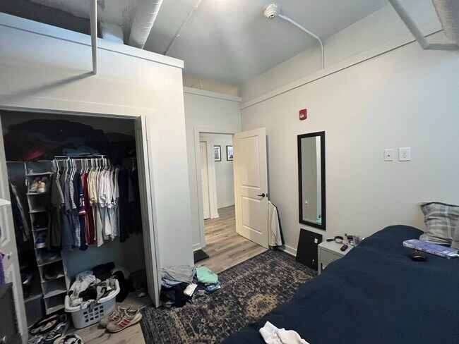 Building Photo - 487 Nott St