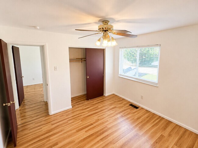 Building Photo - 10065 Puttington Dr