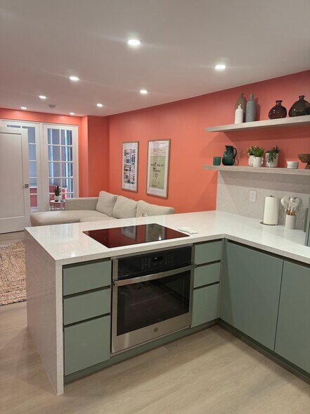 Building Photo - 2899 Collins Ave