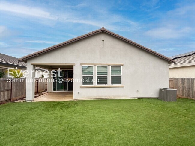 Building Photo - 4-Bed/3-Bath Home/Voucher Accepted/Available Now!
