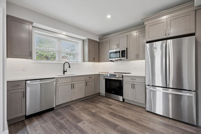 Building Photo - Luxury 2BR/1BA Apartment in the Heart of D...