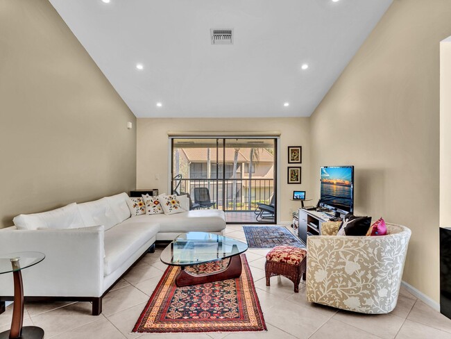Building Photo - 5680 Coach House Cir