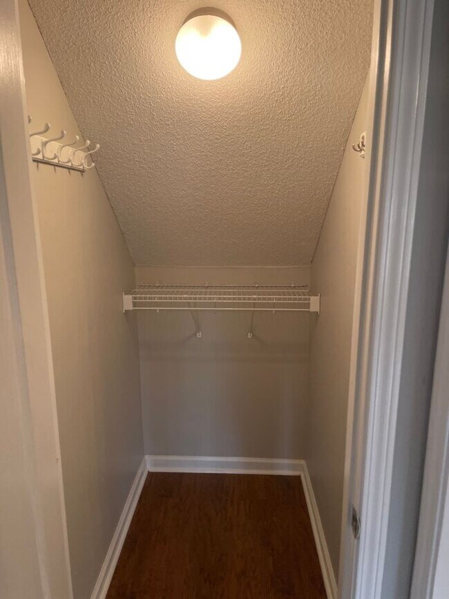 Building Photo - 4BR w/ Fenced Backyard + Garage in Lakeland