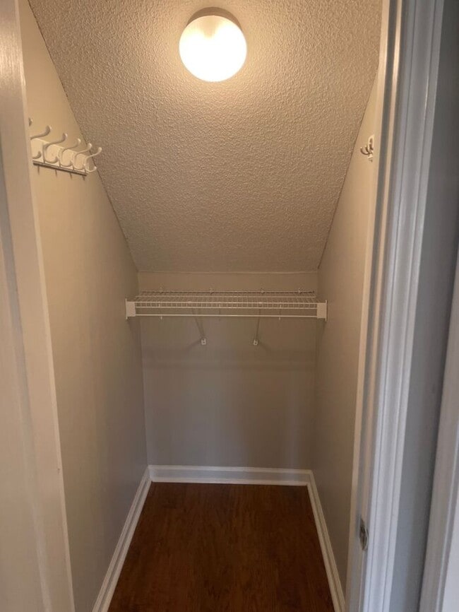 Building Photo - Four Bedroom Lakeland Home