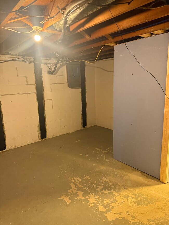 Building Photo - 1894 Pannell Ave