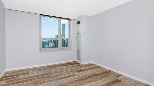 Building Photo - 345 N La Salle Dr