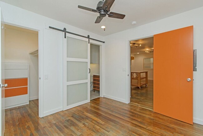 Building Photo - Pet-Friendly 1-Bedroom Apartment in Downtown Rogers –  Move-In Special!