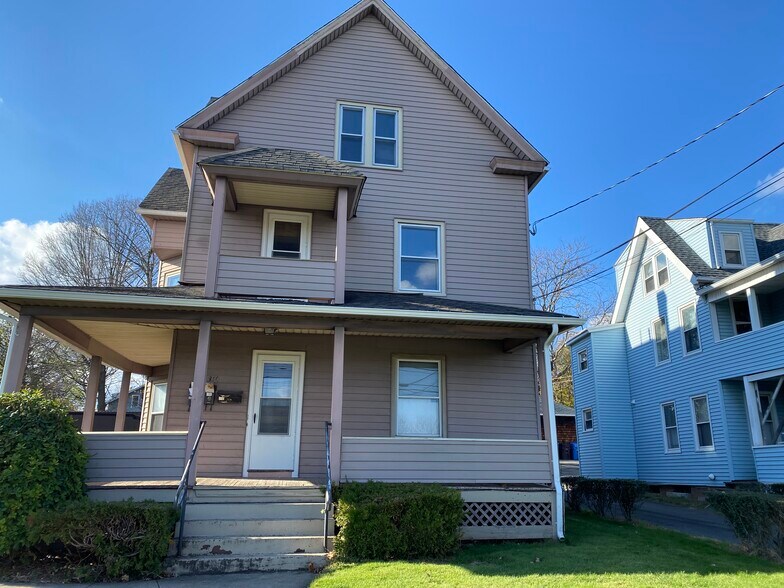 Building Photo - 1310 Stanley St