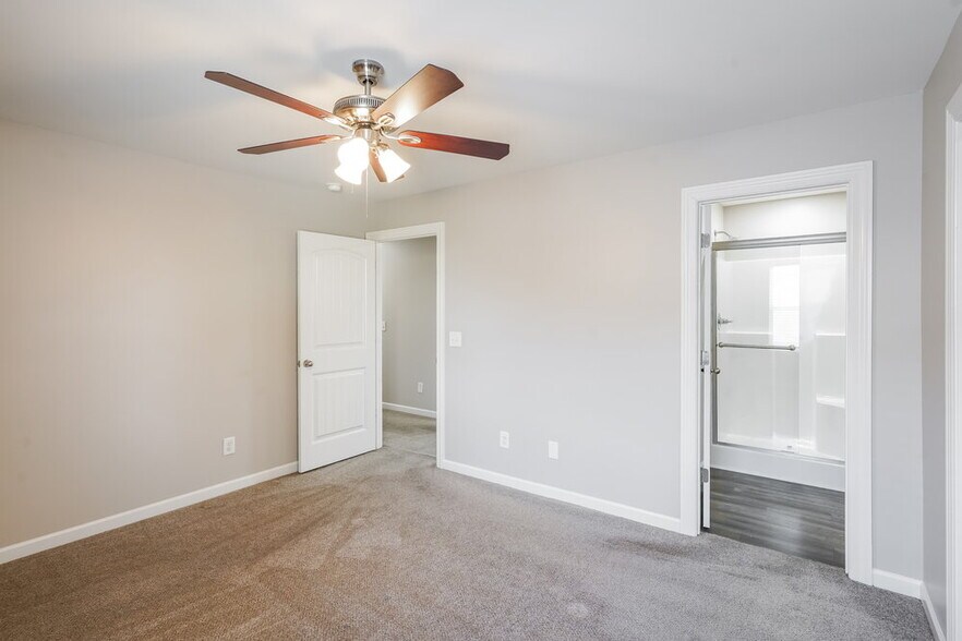 Building Photo - 1327 Rutherford St