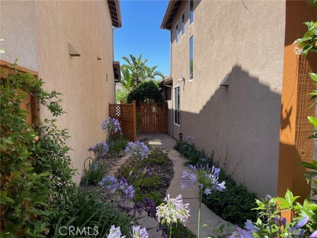 Building Photo - 8835 Fallbrook Way