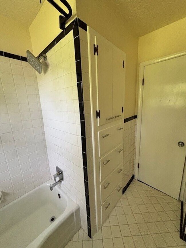 Building Photo - (3) Bed/(2) Bath with Storm Shelter and Mo...