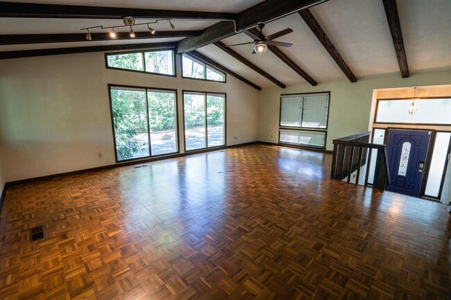 Building Photo - 3322 Robinhood Rd