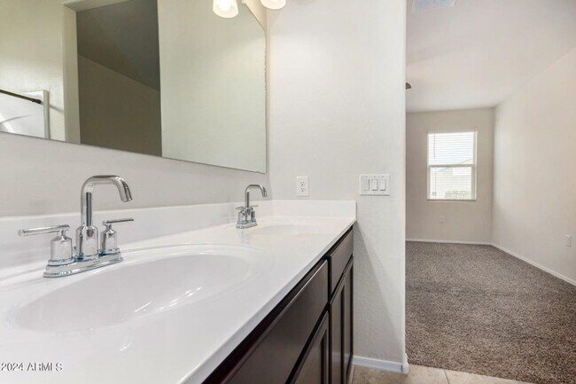 Building Photo - Charming 4 bedroom home in Buckeye!!