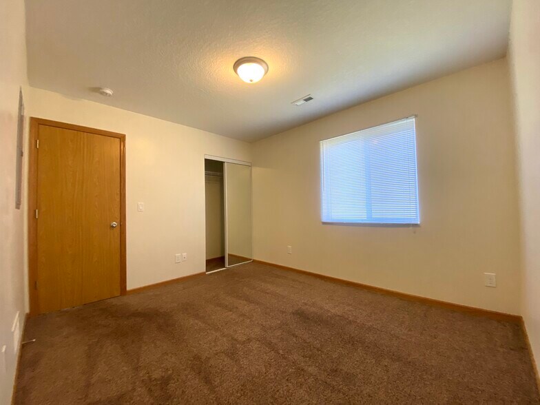 Building Photo - 955 Parker Blvd