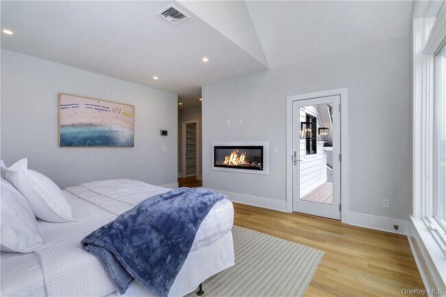 Building Photo - 184 Soundview Ave