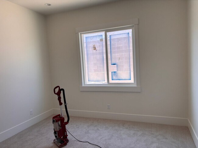 Building Photo - Brand New 4 bed 3 bath home in Desert Canyons