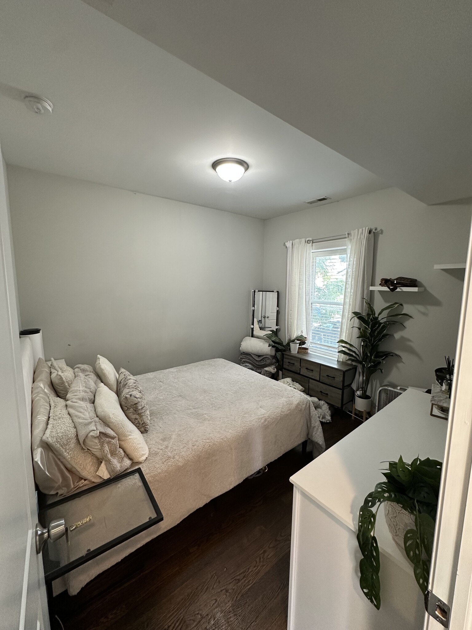Building Photo - 2105-07 N Lawndale Ave