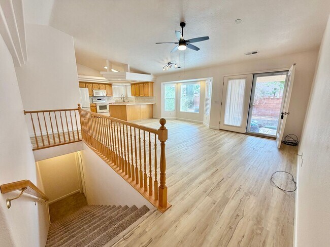 Building Photo - 498 N 300 W