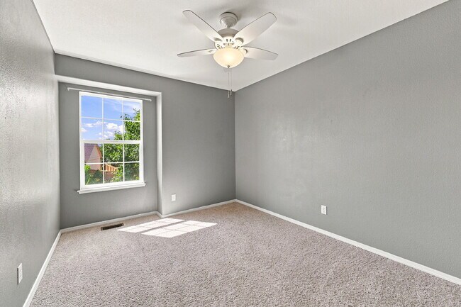 Building Photo - $2,395.95, 4 bed, 3.5 bath located in Colorado Springs with Central AC.