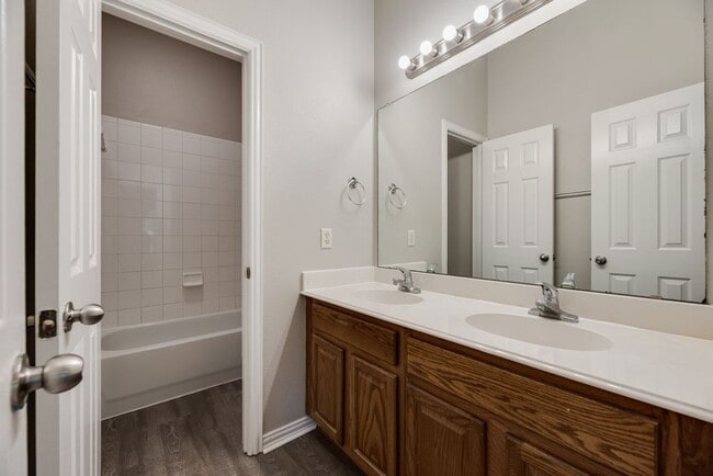 Building Photo - Spacious 4-Bedroom Gem with 2 Full Baths in McKinney - Your New 2025 Sq Ft Sanctuary!