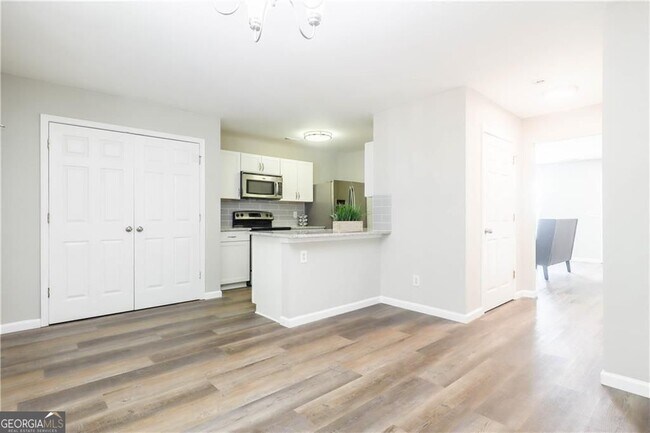 Building Photo - 5823 Strathmoor Manor Cir