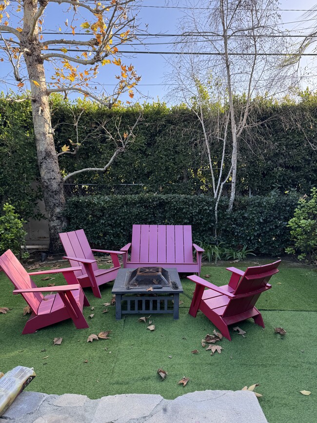 Private shared backyard - 2030 6th Ave