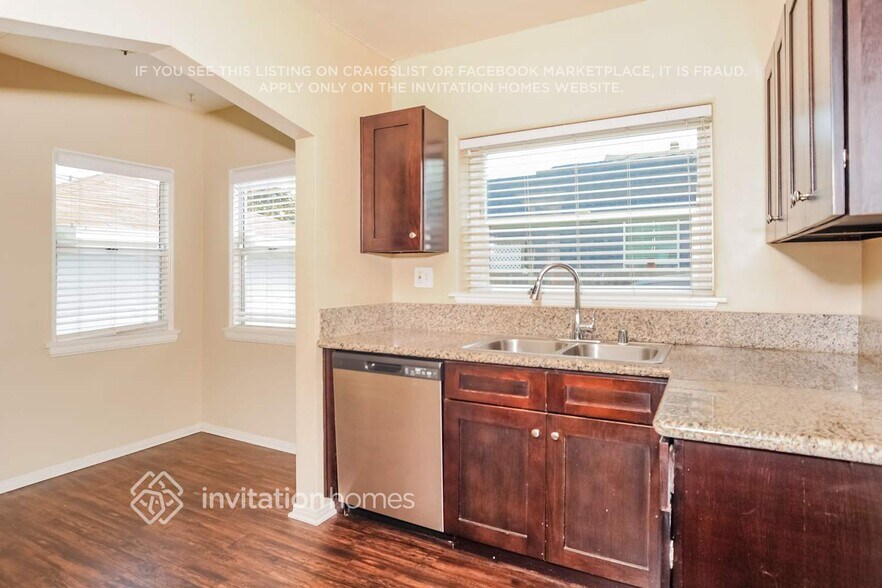 Building Photo - 243 E Louise St