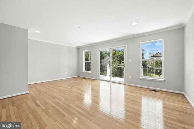 Building Photo - 4705 Manor Dr