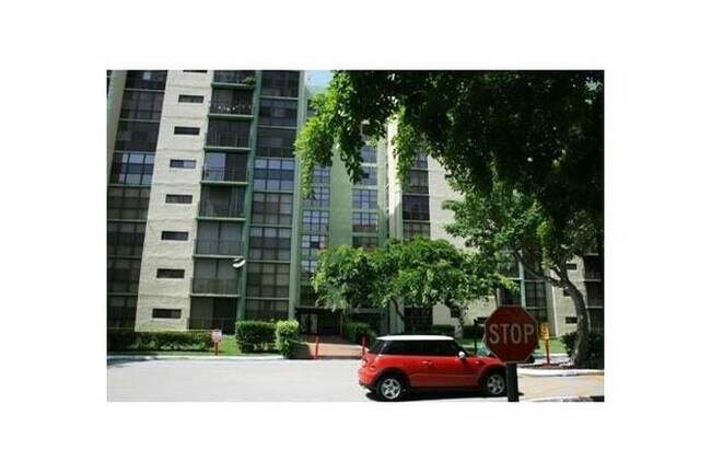 Building Photo - 17021 N Bay Rd