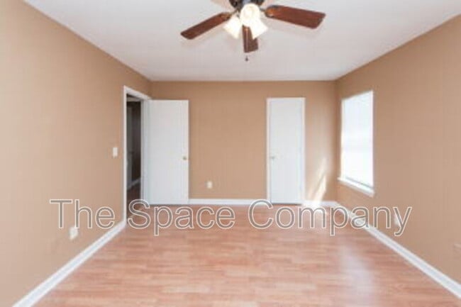 Building Photo - 404 Erskine St